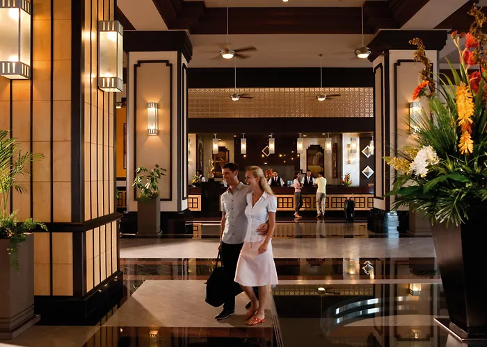 Hotel Riu Emerald Bay